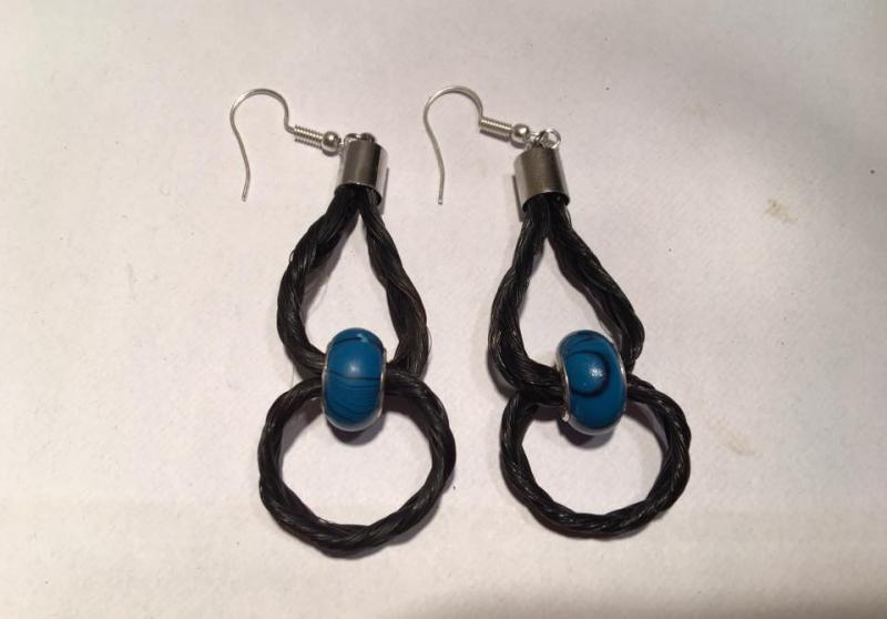 Boucle d oreille crins cheval perle 2