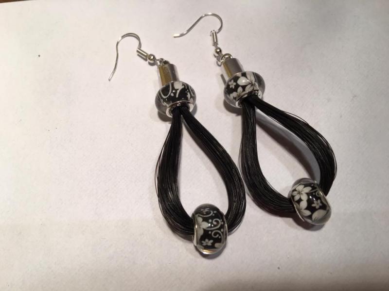 Boucle d oreille crins cheval perle 3