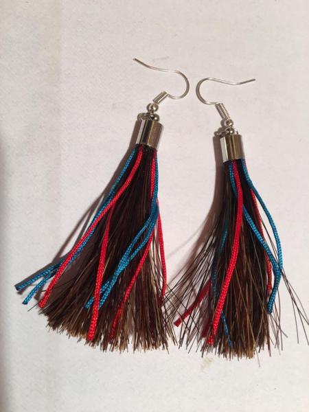Boucle d oreille crins cheval pompon couleurs