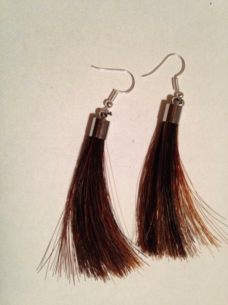 Boucle d oreille crins cheval pompon