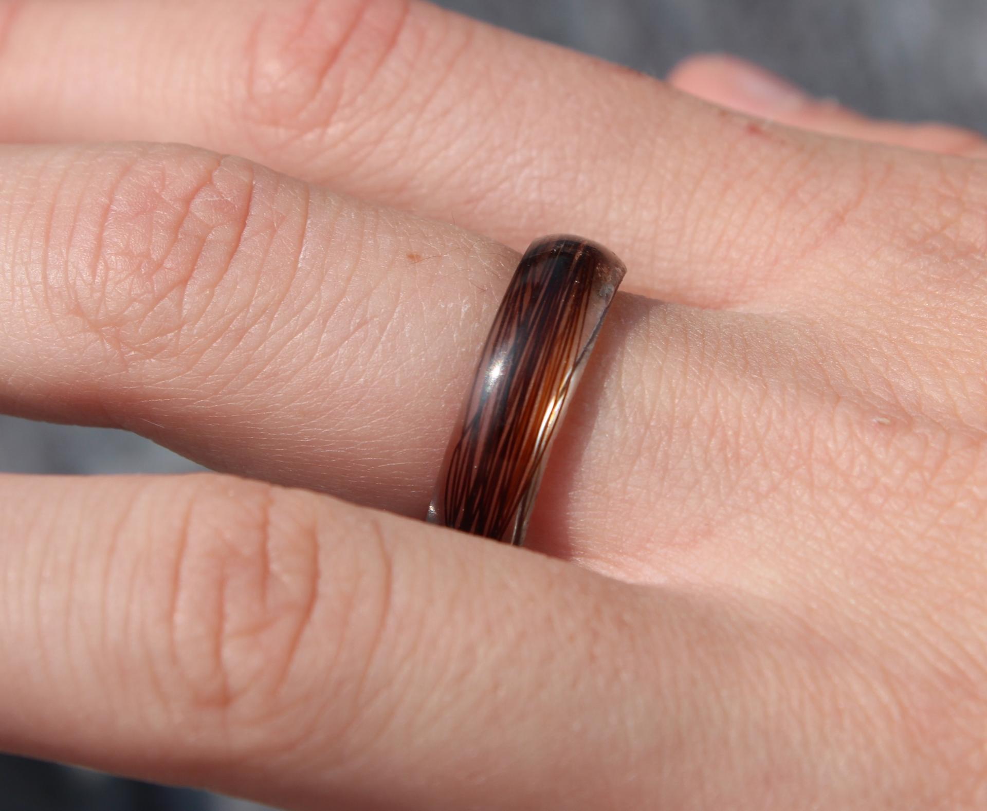 Creation crins cheval bague anneau resine immortel souvenir pas cher solide marron