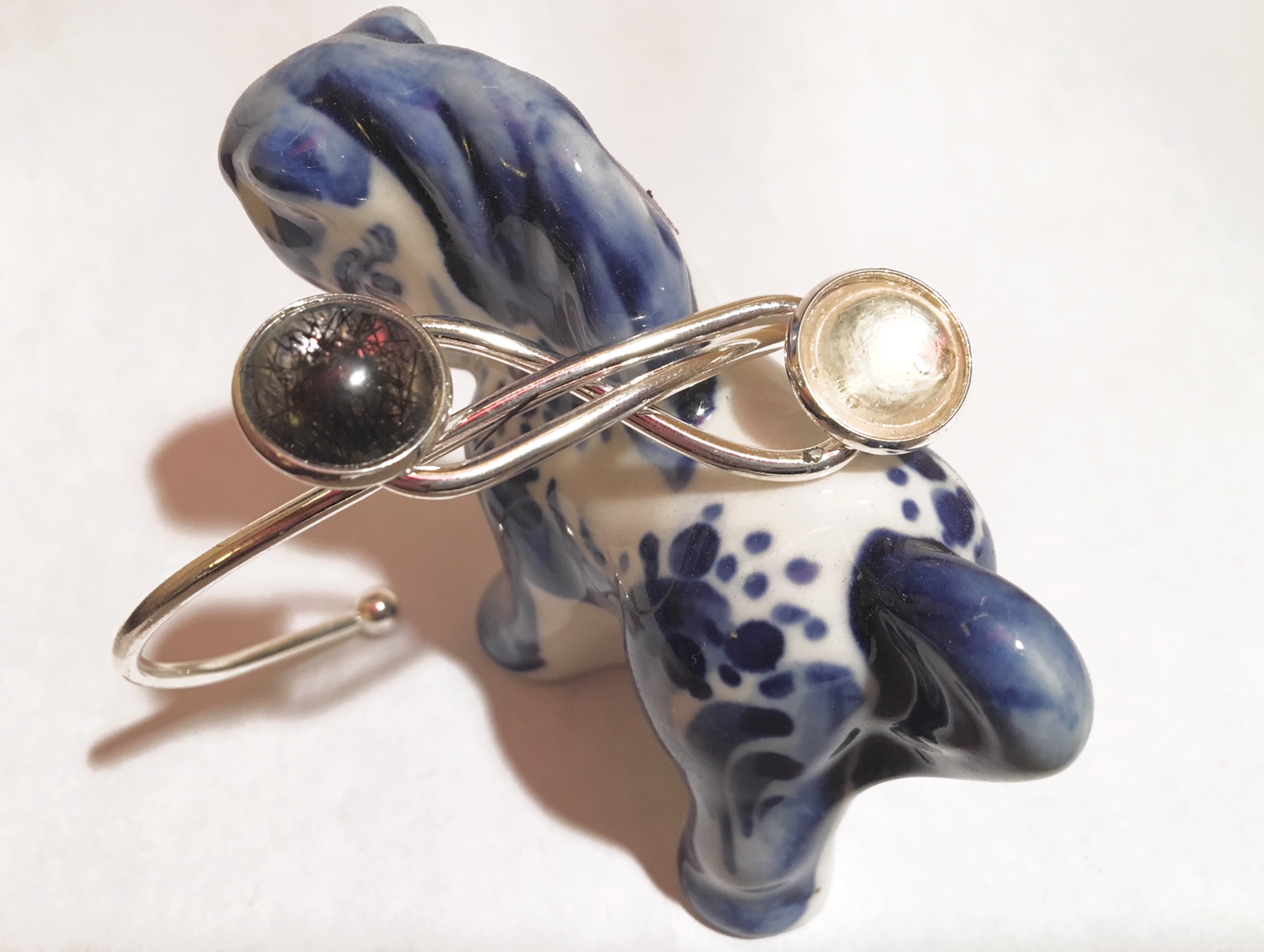 Creation crins cheval bijoux bracelet jonc immortel cabochon souvenir bicolore