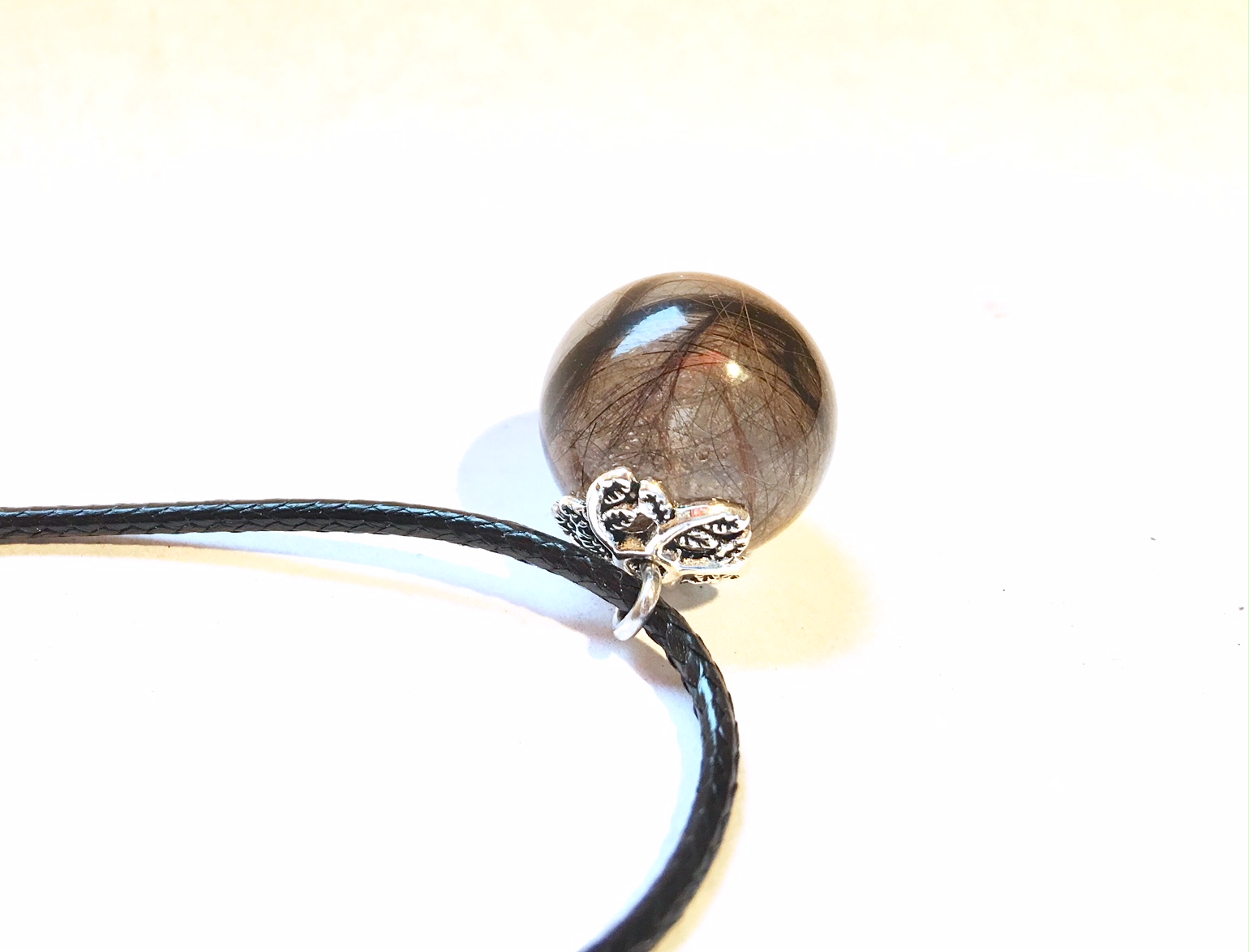 Creation crins cheval bijoux pendentif immortel boule sphere cordon cuir