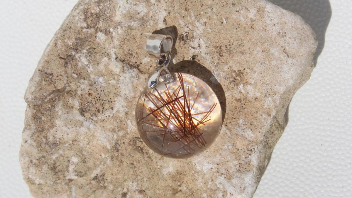 Creation crins cheval pendentif argent alezan rond petit discret resine solide 925 acier inoxydable
