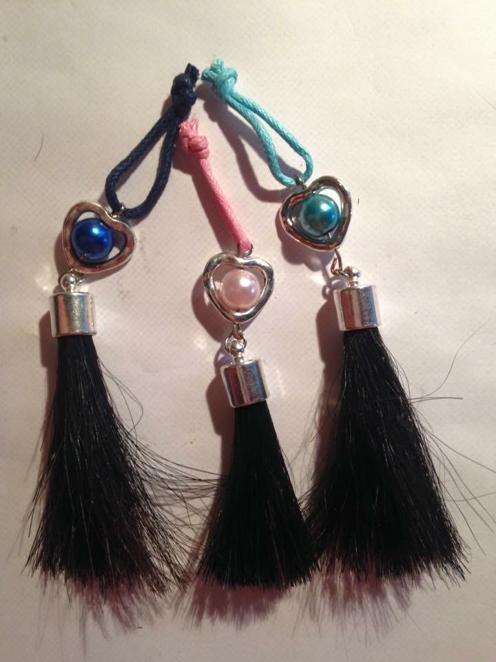 Porte clef pompon en crins de cheval personnalisable