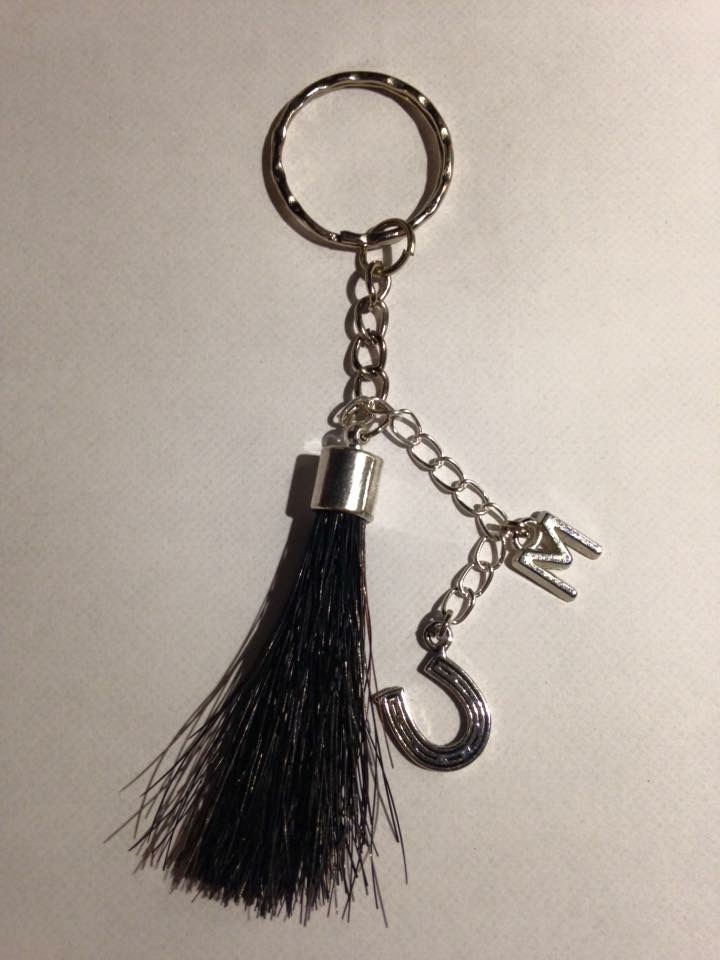 Porte clef pompon en crins de cheval personnalisable