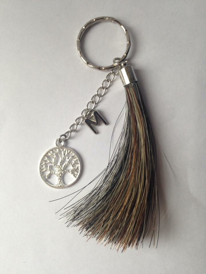 Porte clef pompon en crins de cheval personnalisable
