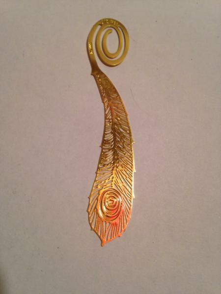 Marque page plume de paon dore